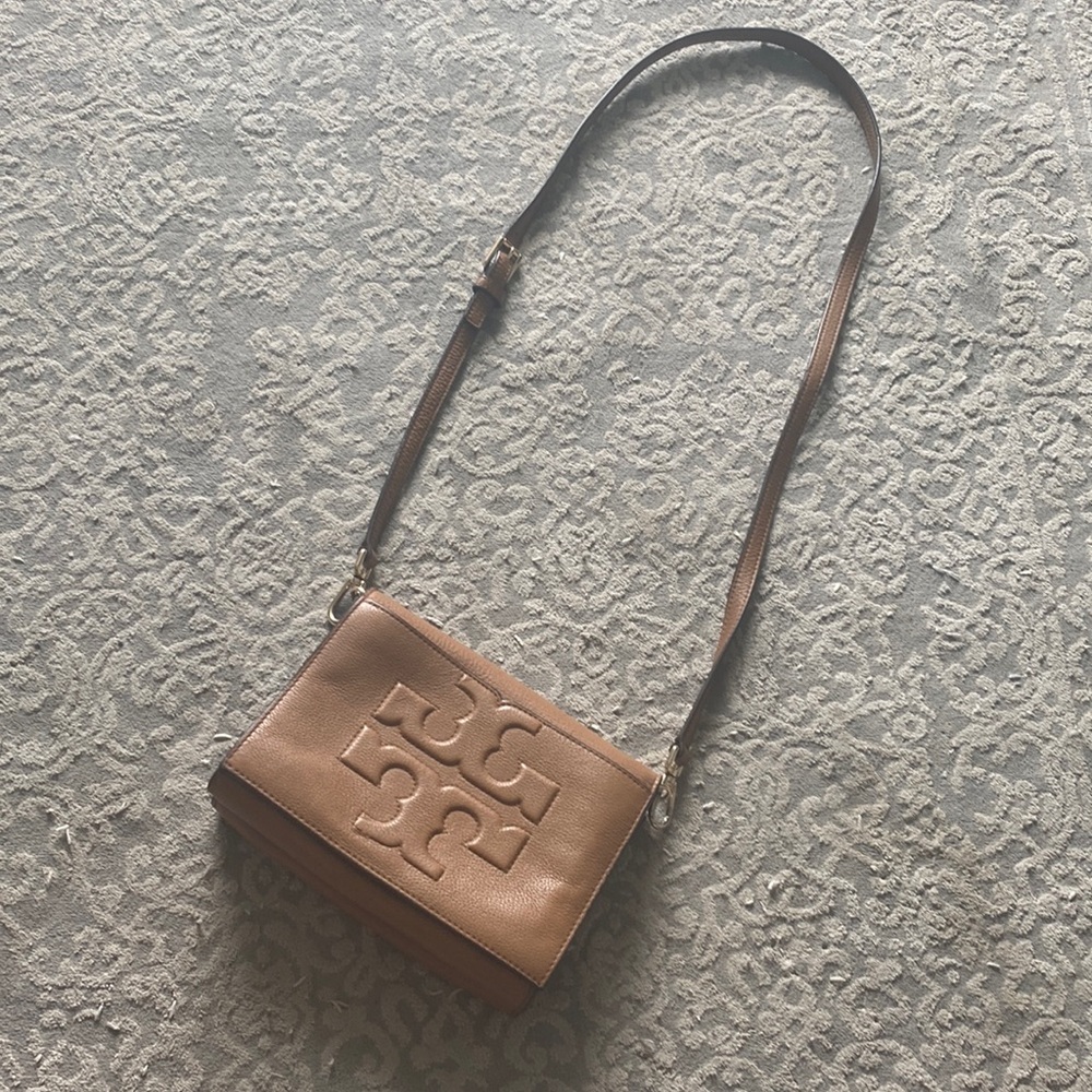 EUC , pebbled Tory Burch crossbody bag , camel color